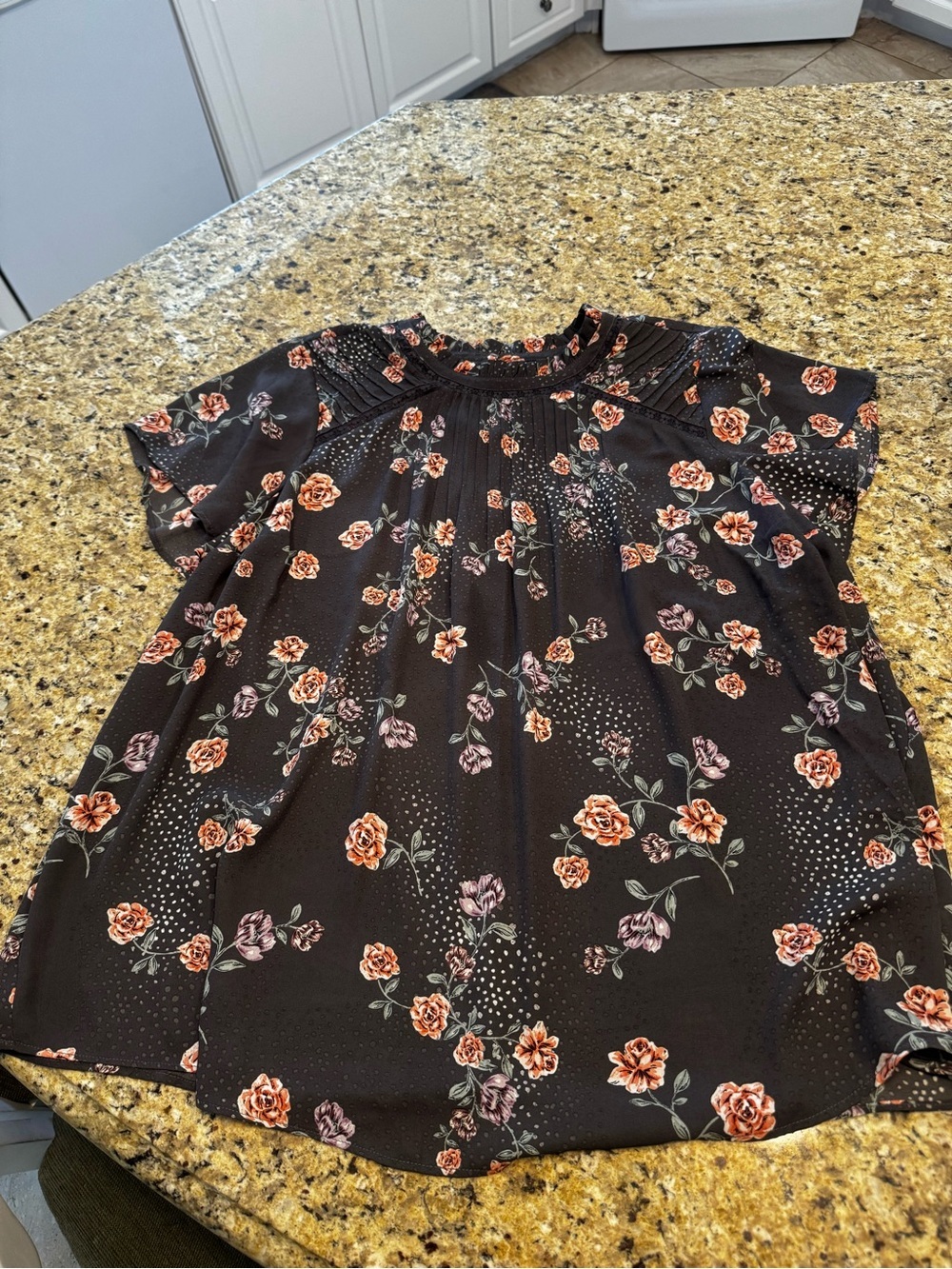 Torrid Grey Floral Short Sleeve Blouse size 3